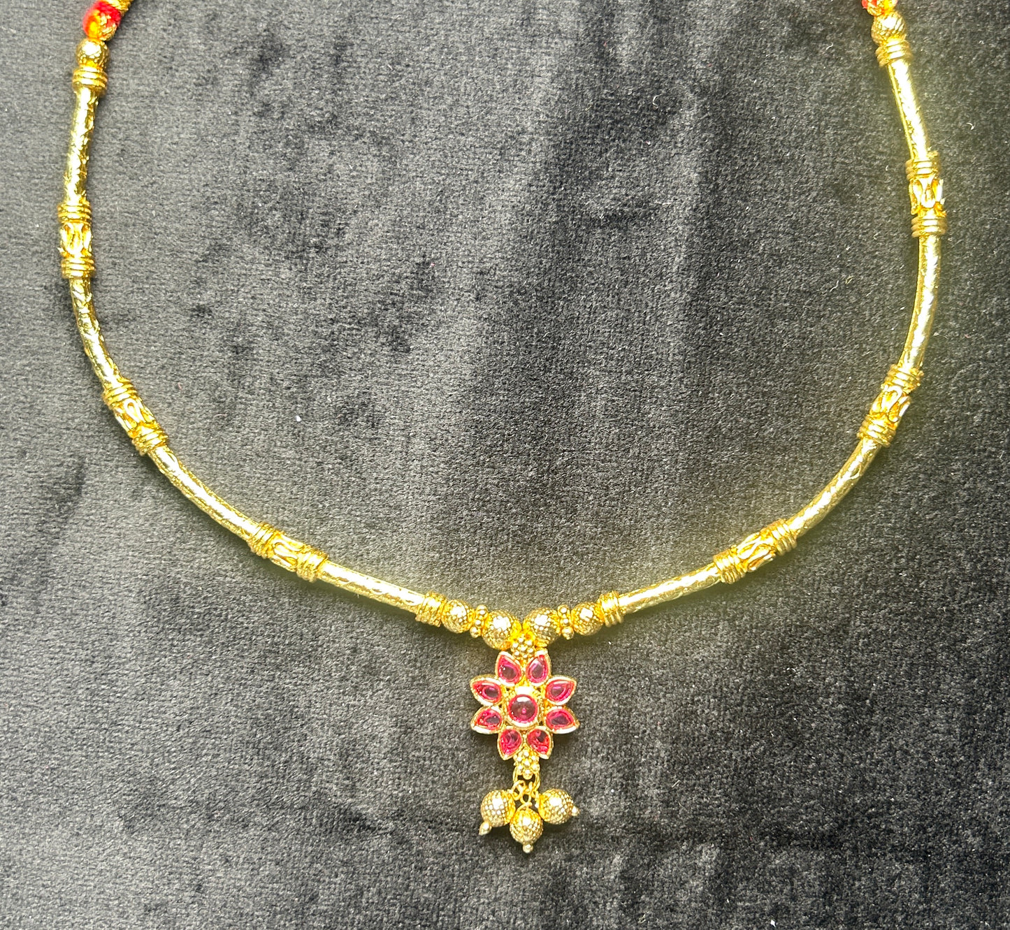 Floral Pendant Short Mangalsutra Necklace
